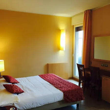 Mokinba Cristallo Hotel 3*