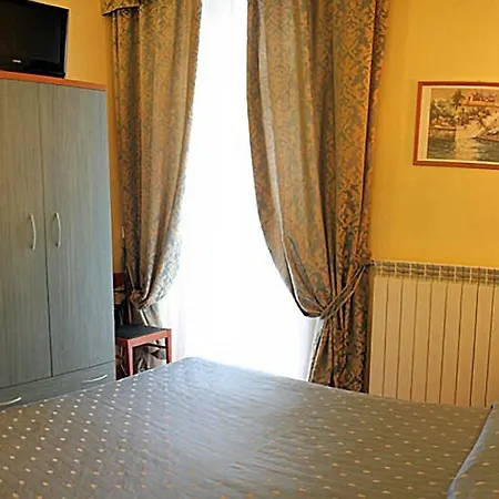 Atena Hotel 2*