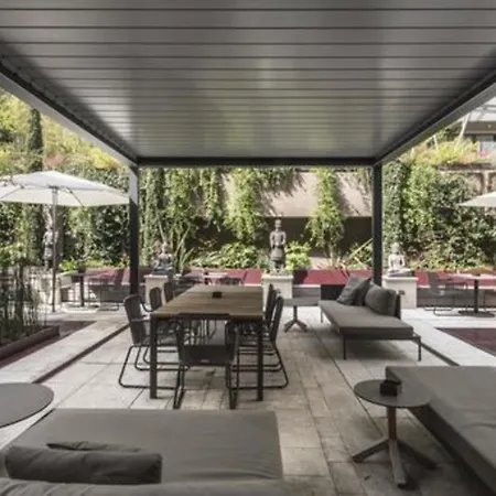 Fifty House ホテル