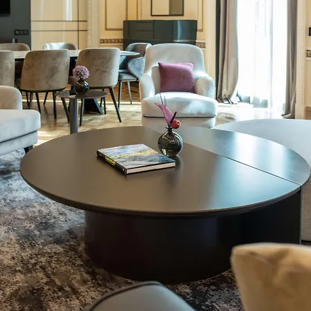 Radisson Collection Hotel, Palazzo Touring Club Milán