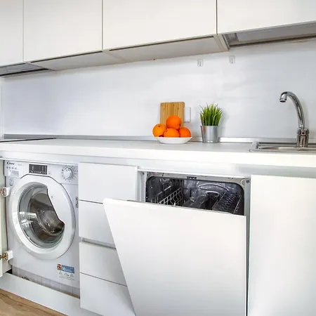 شقة Just Urban - Modern 1-br Flat With 90 Sqm Terrace - M4 Tolstoj