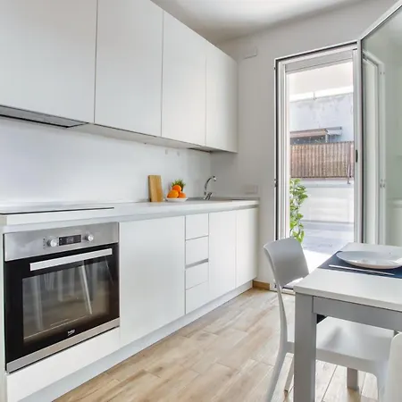 شقة Just Urban - Modern 1-br Flat With 90 Sqm Terrace - M4 Tolstoj *