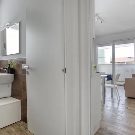 شقة Just Urban - Modern 1-br Flat With 90 Sqm Terrace - M4 Tolstoj