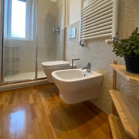Da Vinci - With Balcony In Design District - Tortona Area Apartman