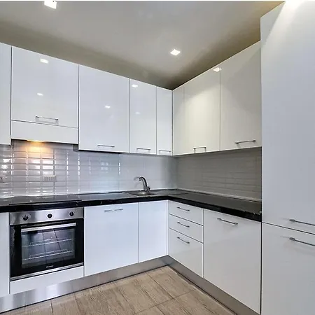 Lux 2 Metro M2 Apartmán