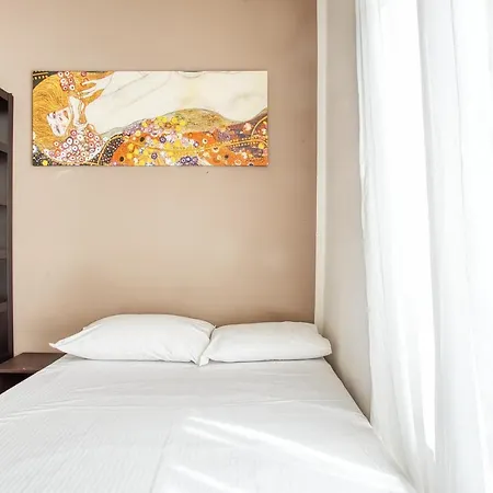 Mauri Galleria Vibrant Apt Near The Duomo Szálloda