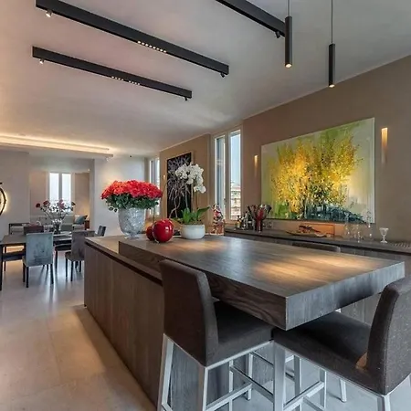 Rooftop Elegant In Center 3br