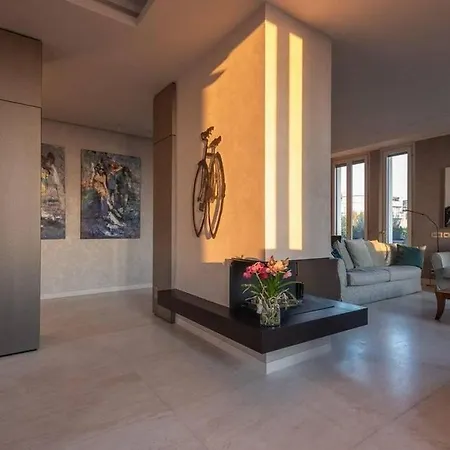 Rooftop Elegant In Center 3br Milano