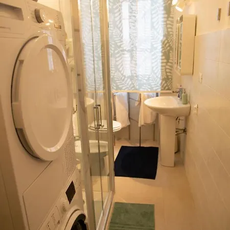 The Reef- Beautiful Renovated 2-bedroom Милан