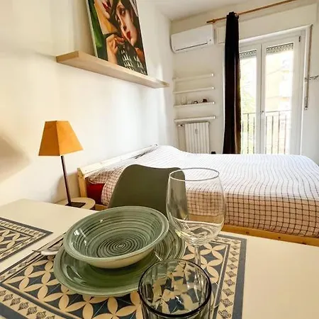 21 Apartment *