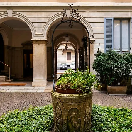 Real Jewel Next To Cenacolo And Cadorna Station Apartment Milan