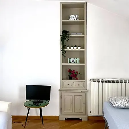 Luminoso Bilocale Con Terrazzo * Milánó