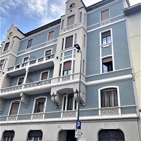 Oxilia Near To Red Subway Milan