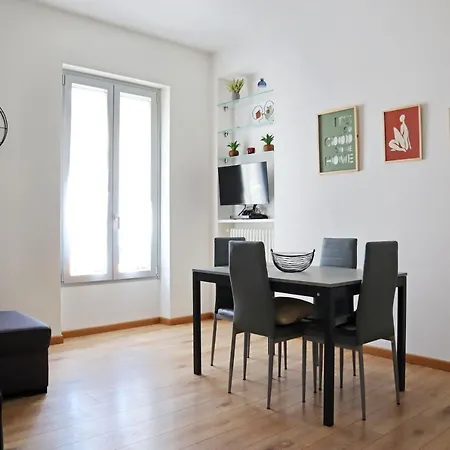 Isola District Bright House Apartment *