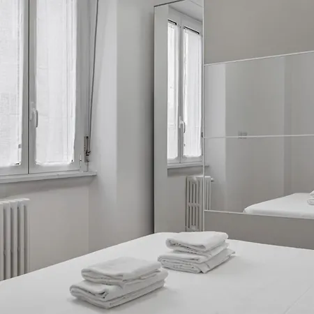 Easylife - - Melchiorre Gioia 30 - *