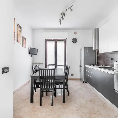 - Bocconi E Navigli - Spacious 3br 95 M - Free Parking Διαμέρισμα *