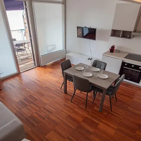 Luxury Loft - Terrazzo E Posto Auto - Adriano 51b Daire *