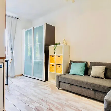 18 Minuti Dal Duomo, Soffitto Con Nuvole Colorate, Favoloso E Accogliente Con Wifi, Netlifx Per 4 Persone *