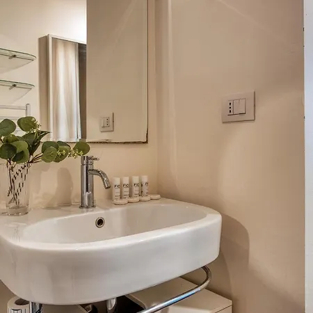 Apartment Joivy Tasteful Flat Near Centre Milan