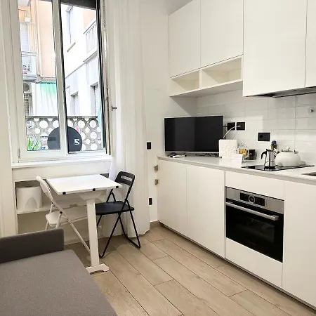 Small House Near The Station Apartment Milan