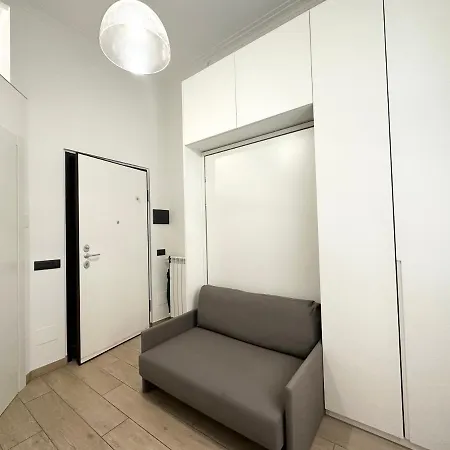 Apartment Small House Near The Station Milan