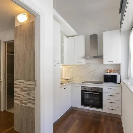Appartement Youhosty - Desenzano 7 *