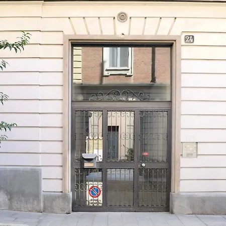 Duca Di Porta Romana, Viaorti Lägenhet *