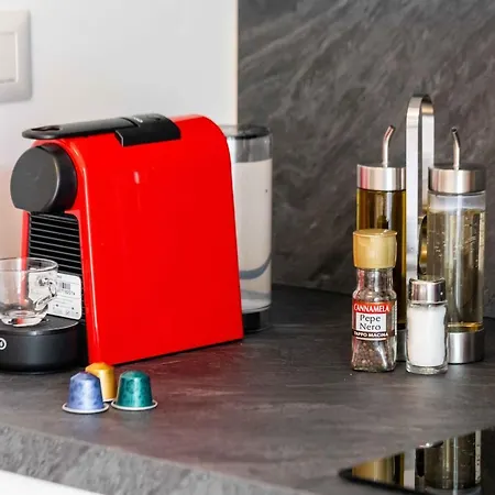 Prada & Bocconi - Cozy Studio, Fast Wifi, Tram Апартаменты *