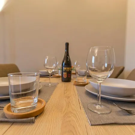 Modern & Bright 2 Bedroom Flat 50m From M4 Stop Lägenhet Milano