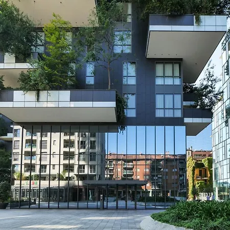 Luxury In Bosco Verticale Isola Milánó
