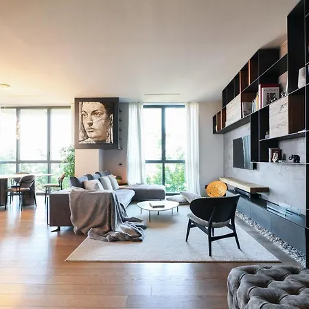 Luxury In Bosco Verticale Isola Διαμέρισμα *