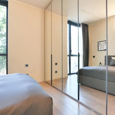 Luxury In Bosco Verticale Isola Apartman *
