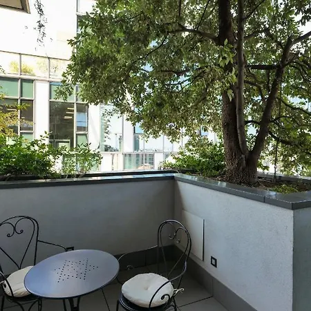 Luxury In Bosco Verticale Isola Milánó