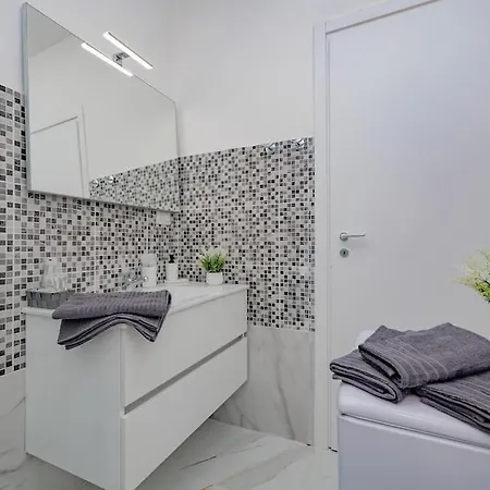 Wonderful - Isola District Apartment