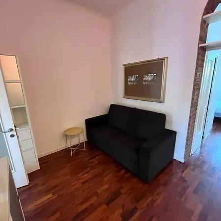 Cozy In Near Metro M4 * Milán