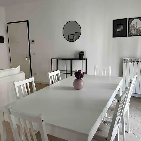 Apartment Luminoso Trilocale Affori Centro *
