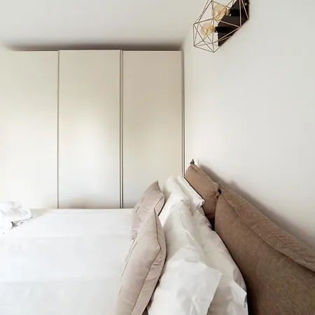 Hbhall 9 * Milan
