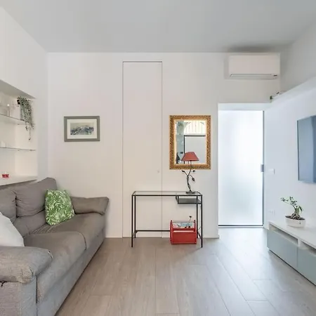 Cozy Apartment: Fioravanti12