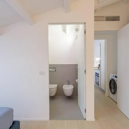 Duomo 10min ☆☆☆☆☆ Shopping&relax Ac Wifi Balcony Apartment