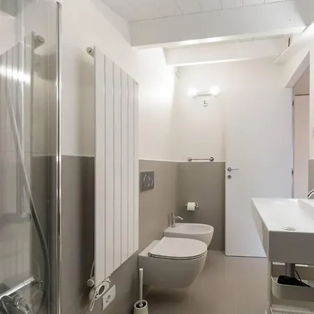 Duomo 10min ☆☆☆☆☆ Shopping&relax Ac Wifi Balcony