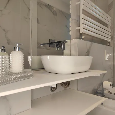 Luxury 2 Bedrooms And 2 Baths In Downtown With Ac, Wifi, Subway Aiport Conneted Apartman