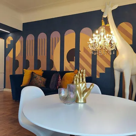 Apartman Luxury 2 Bedrooms And 2 Baths In Downtown With Ac, Wifi, Subway Aiport Conneted *