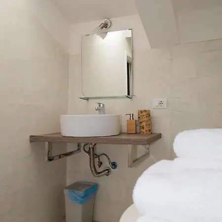 Hosting Dreams Attics - Duomo Apartment Milan