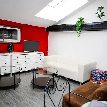 Hosting Dreams Attics - Duomo Apartment Milan
