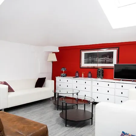 Hosting Dreams Attics - Duomo Apartman *