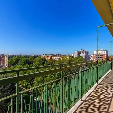 Sunny & Updated Flat With Panoramic View 50m From M4 Stop דירה