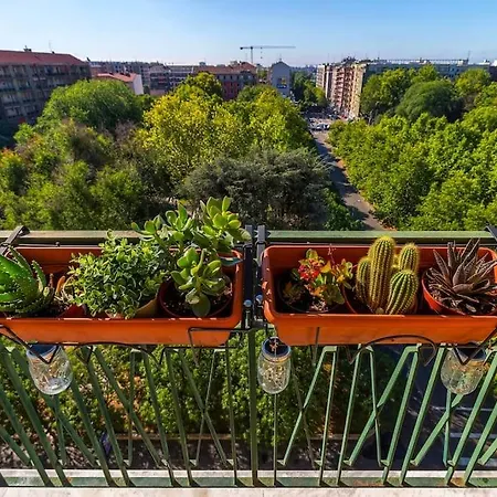 Sunny & Updated Flat With Panoramic View 50m From M4 Stop דירה