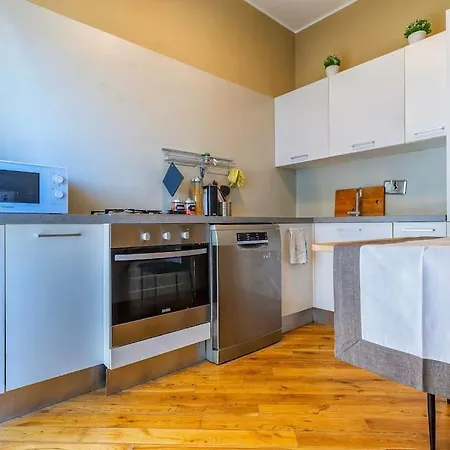 Sunny & Updated Flat With Panoramic View 50m From M4 Stop Appartamento