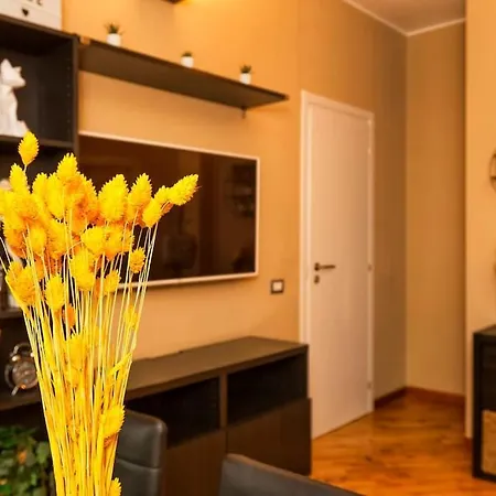 Sunny & Updated Flat With Panoramic View 50m From M4 Stop * Milano