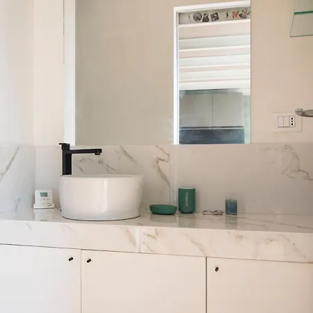 Youhosty - Lambro12 * מילאנו